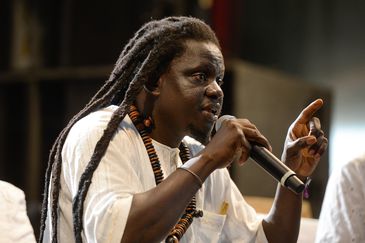 Rio de Janeiro (RJ), 25/05/2023 – O refugiado senegalês, Pape Babou Seck, durante debate no Back2Black Festival 2023, na zona portuária da capital fluminense. Foto: Tomaz Silva/Agência Brasil