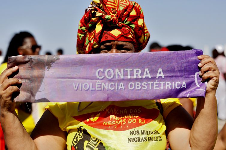 Rio de Janeiro (RJ), 28/07/2024 - 10ª Marcha das Mulheres Negras do RJ.  Mulheres negras marcham contra o racismo e pelo bem viver, na praia de  Copacabana, zona sul da cidade. Foto: Tânia Rêgo/Agência Brasil